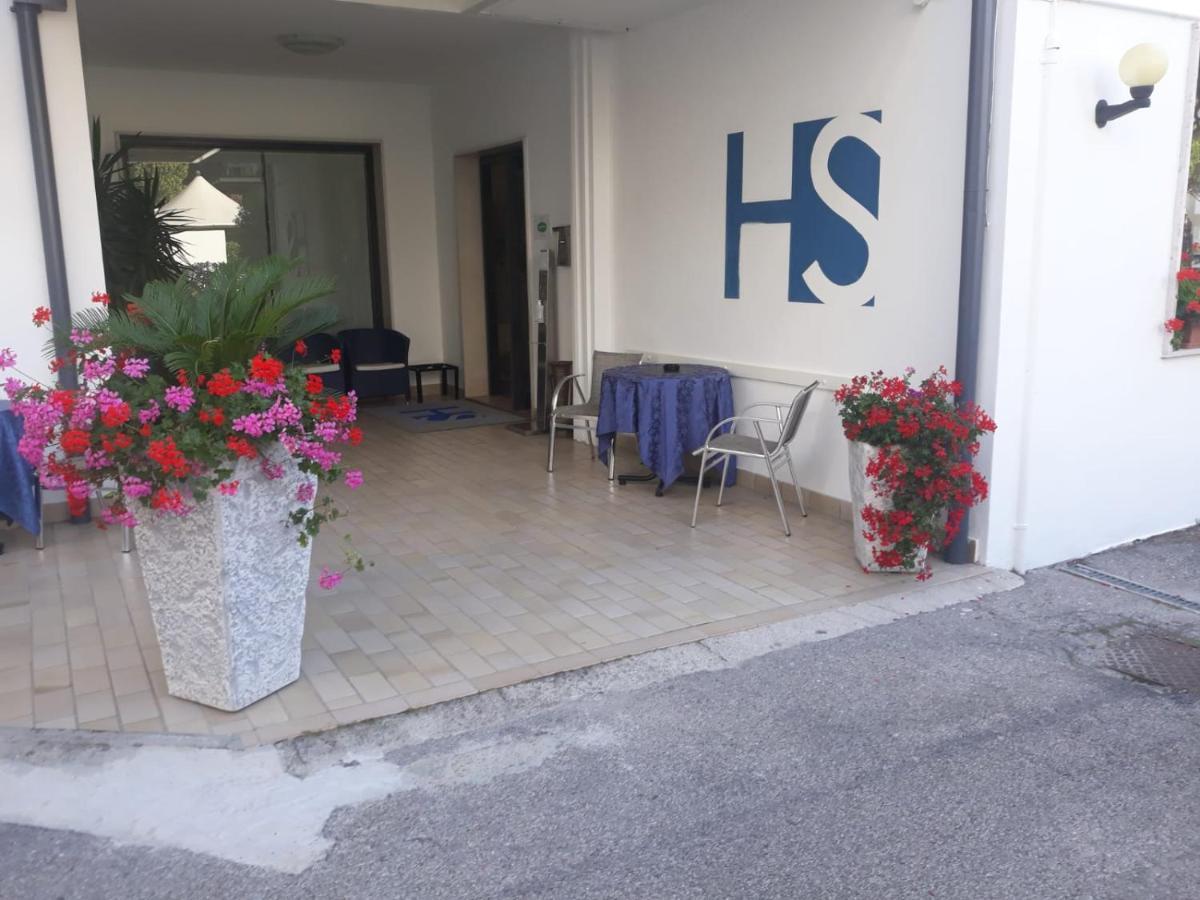 Hotel Serenella Lido di Jesolo Bagian luar foto