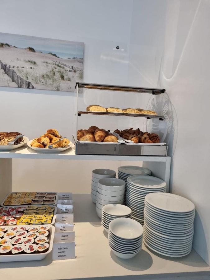 Hotel Serenella Lido di Jesolo Bagian luar foto
