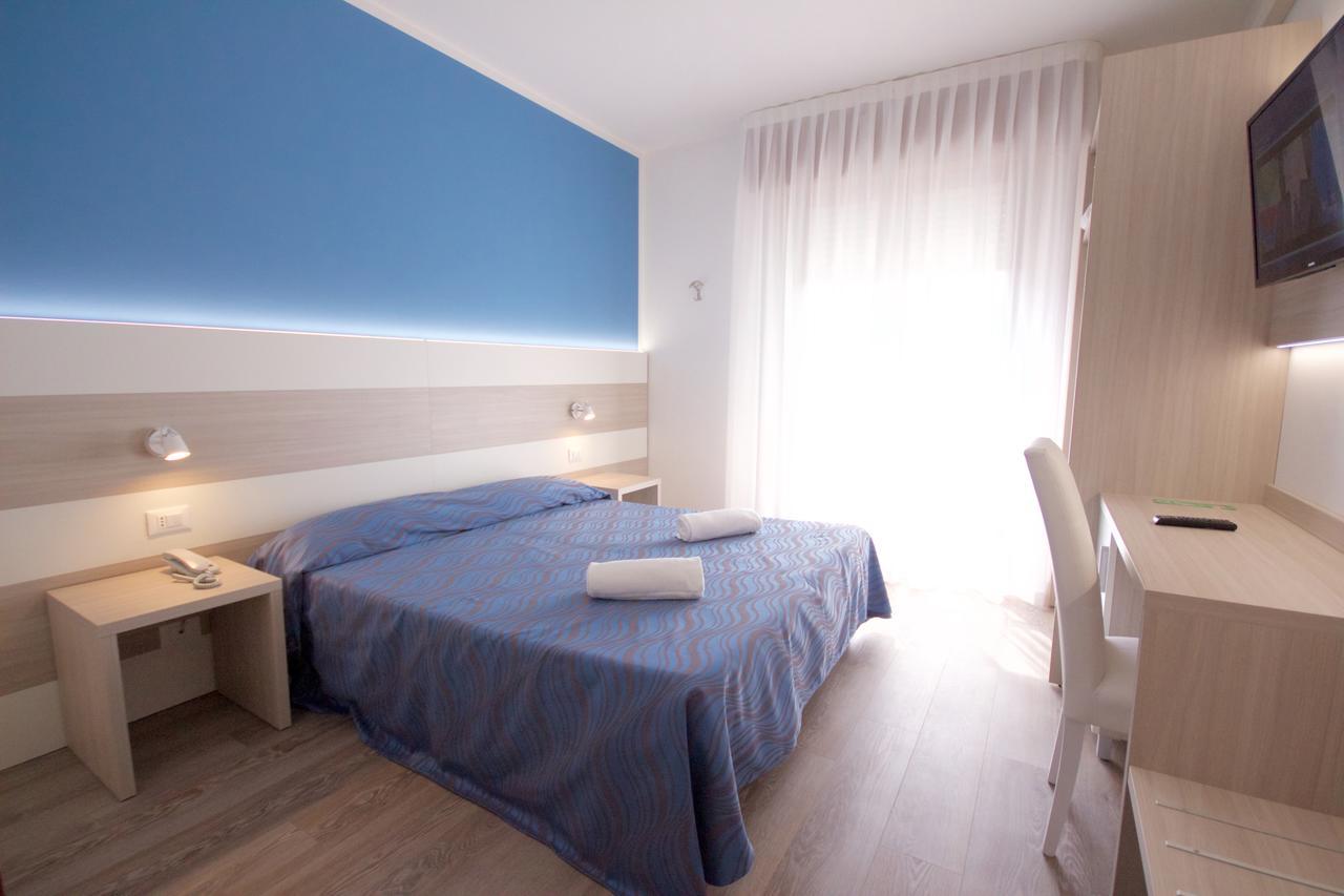 Hotel Serenella Lido di Jesolo Bagian luar foto