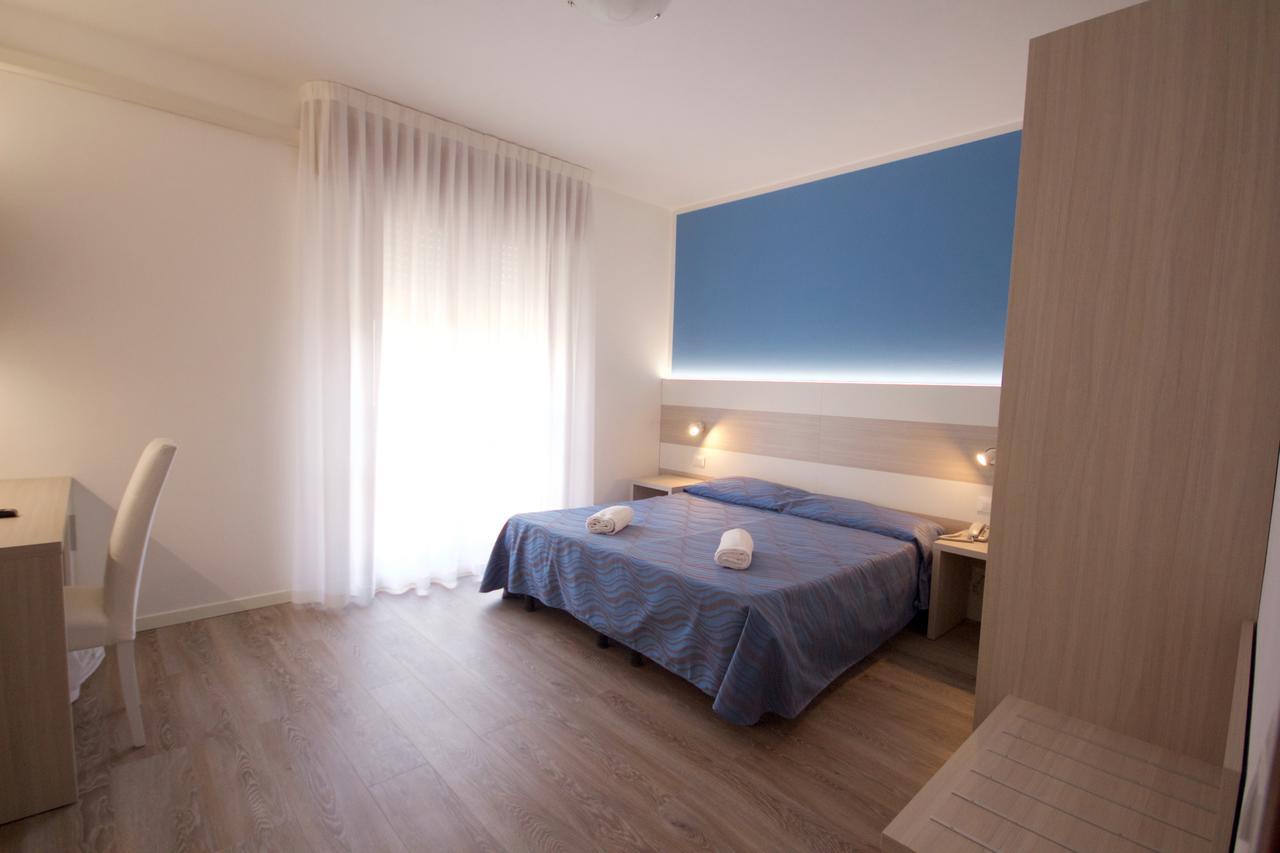 Hotel Serenella Lido di Jesolo Bagian luar foto