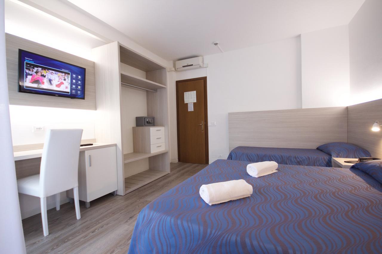 Hotel Serenella Lido di Jesolo Bagian luar foto