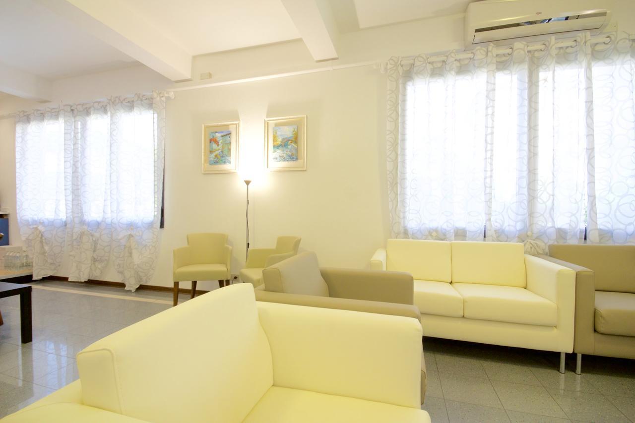 Hotel Serenella Lido di Jesolo Bagian luar foto