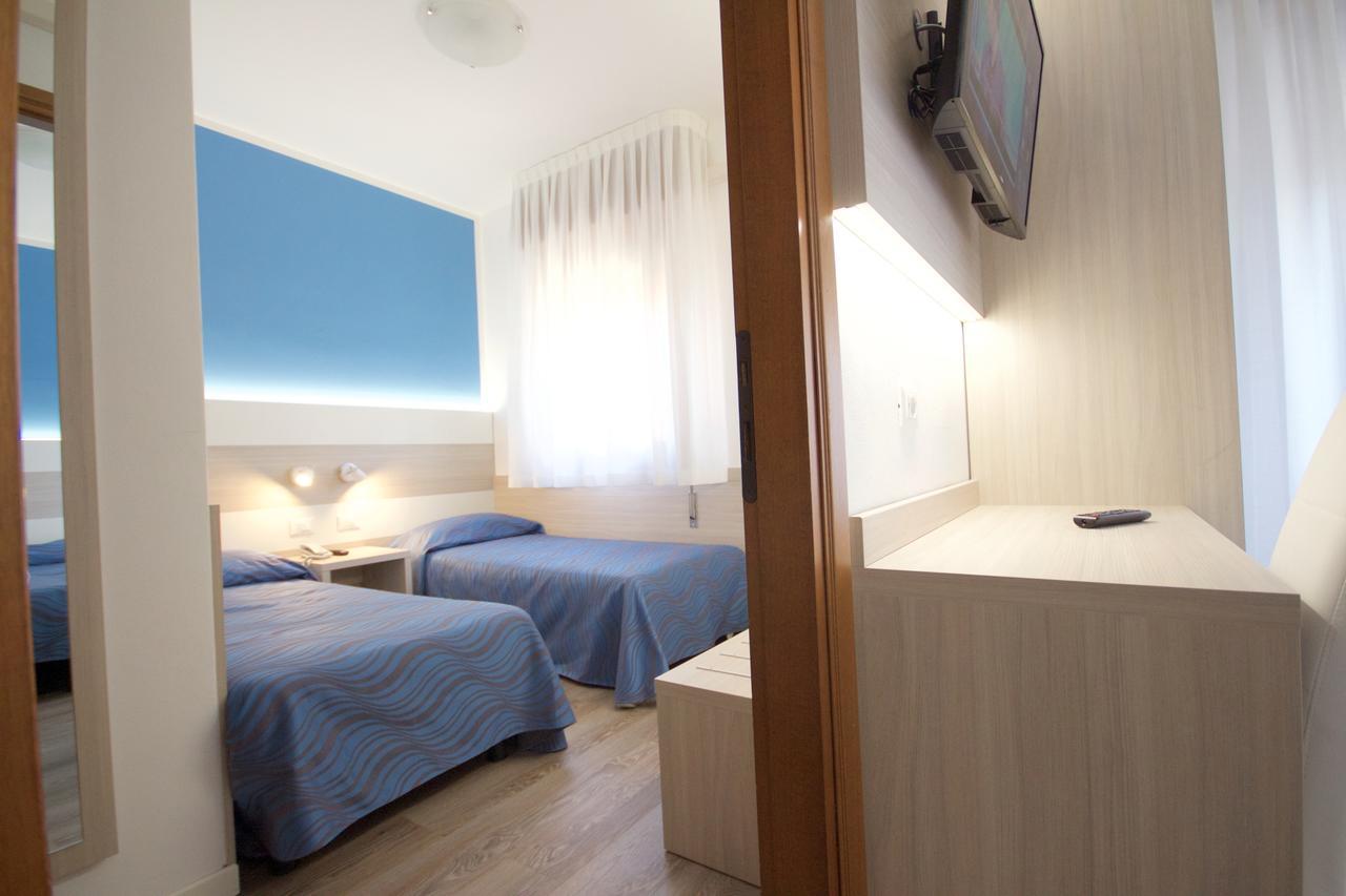 Hotel Serenella Lido di Jesolo Bagian luar foto