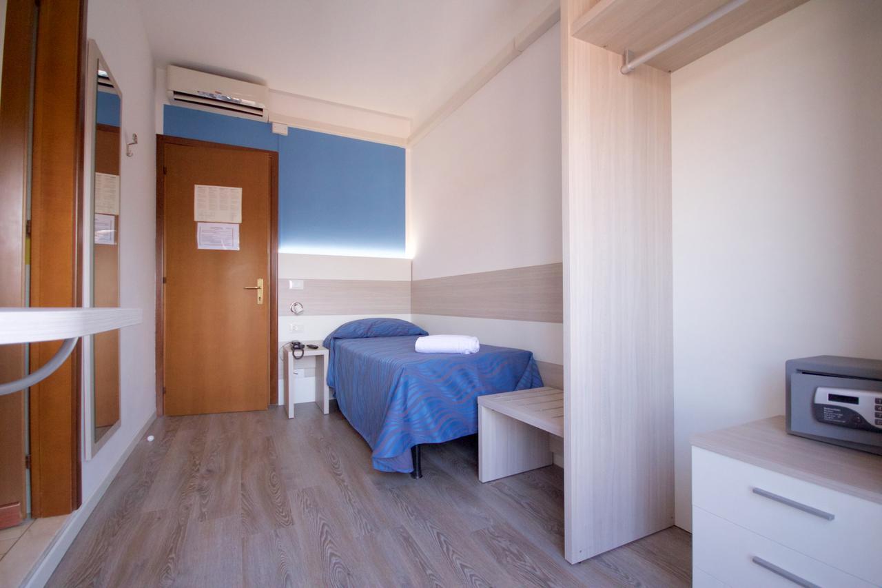 Hotel Serenella Lido di Jesolo Bagian luar foto
