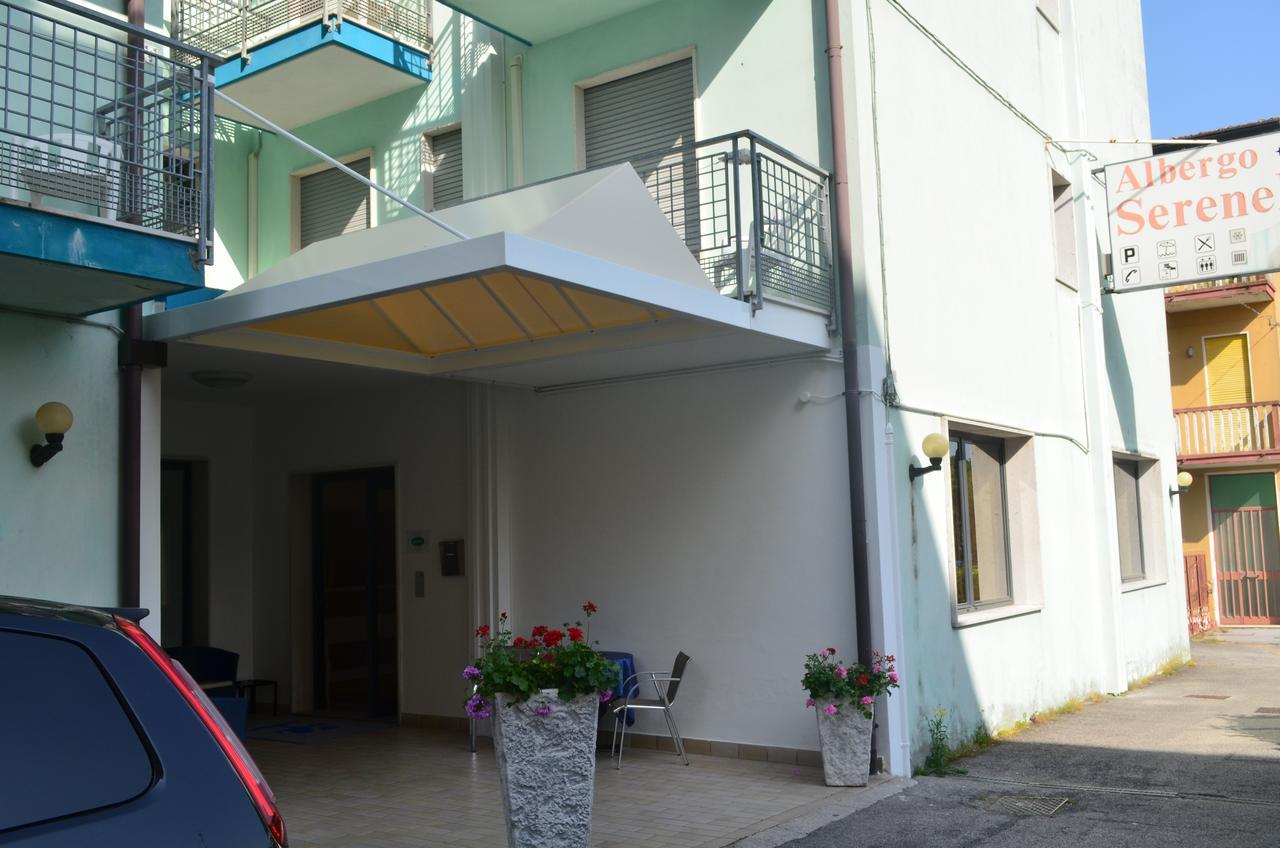 Hotel Serenella Lido di Jesolo Bagian luar foto