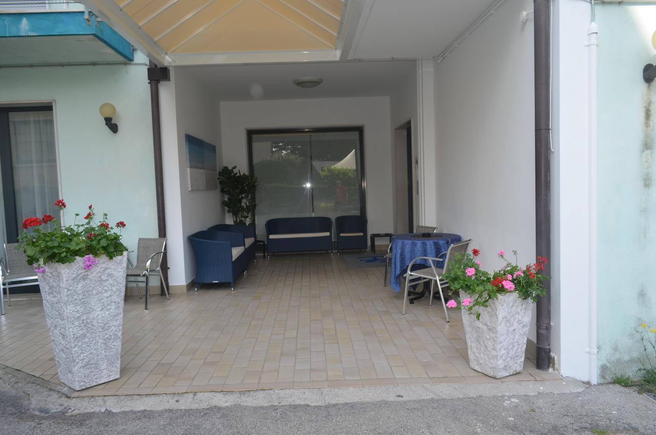 Hotel Serenella Lido di Jesolo Bagian luar foto
