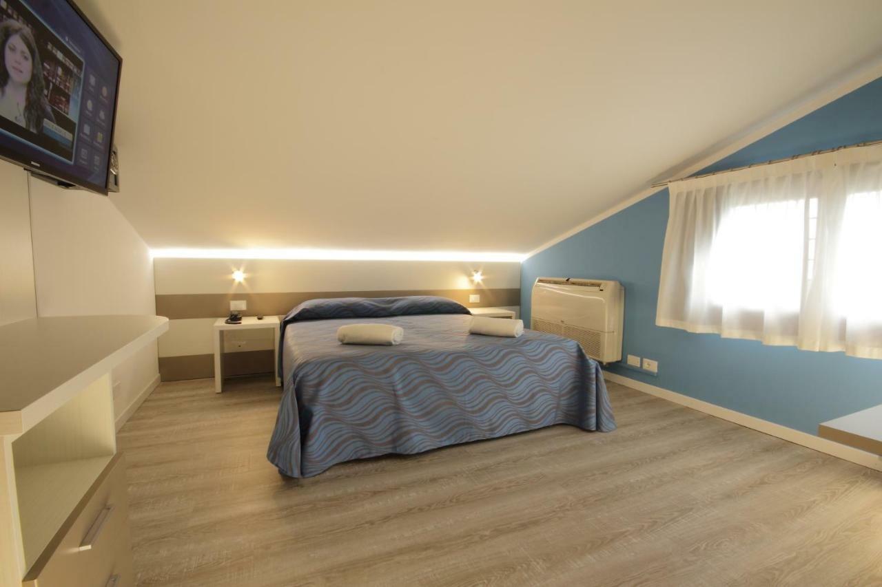 Hotel Serenella Lido di Jesolo Bagian luar foto
