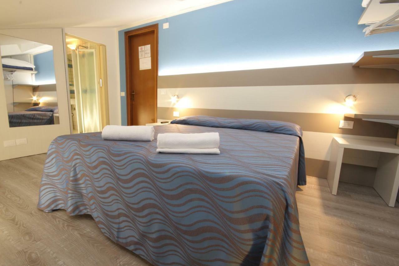 Hotel Serenella Lido di Jesolo Bagian luar foto