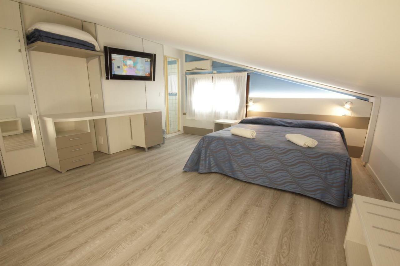 Hotel Serenella Lido di Jesolo Bagian luar foto